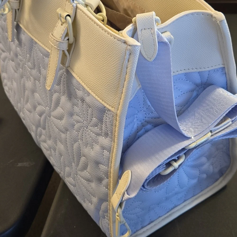 Betsey Johnson Blue Flower Tote - NWT - Picture 8 of 9